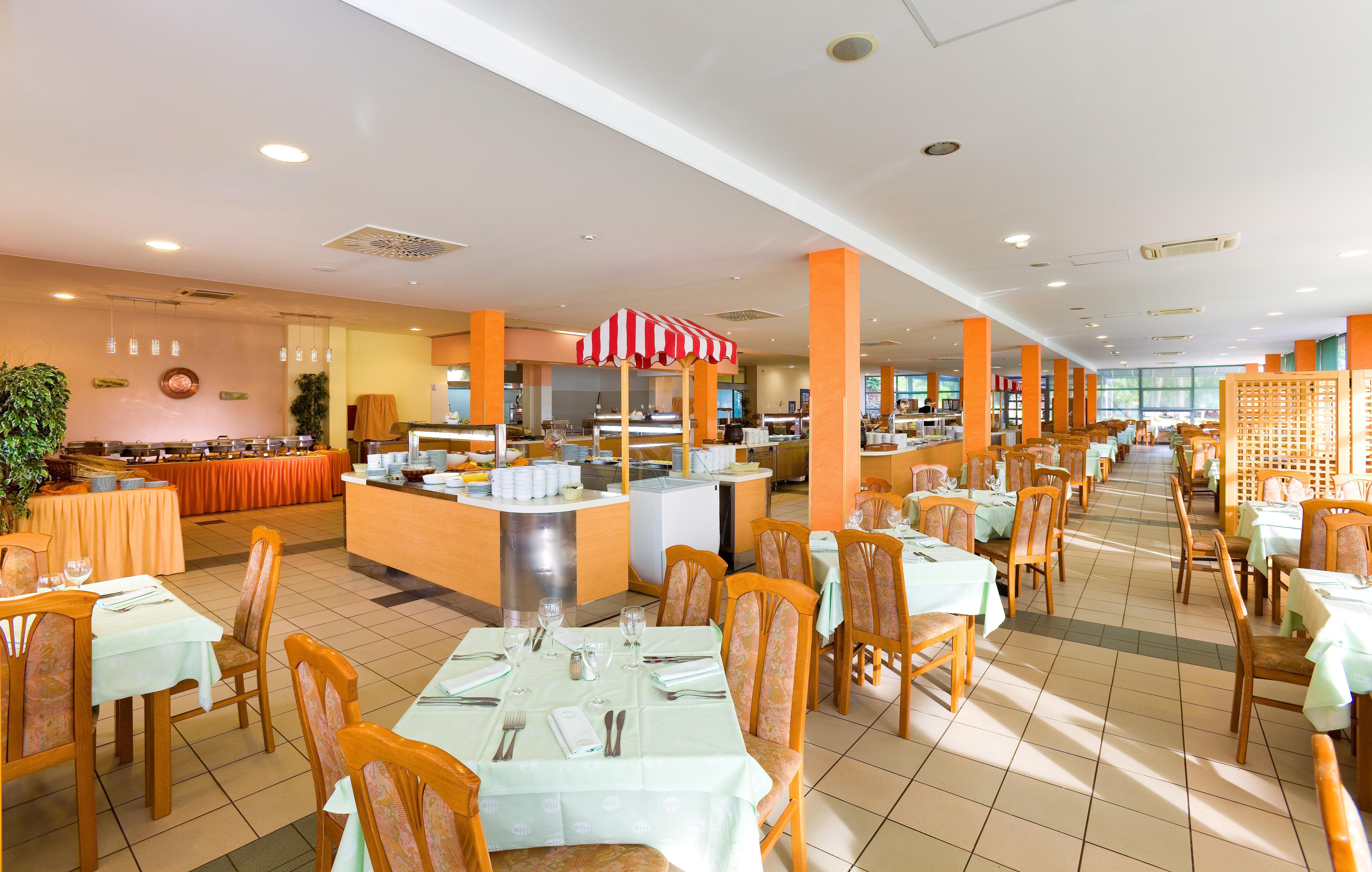 Apartments Polynesia Plava Laguna Umag Restaurante foto